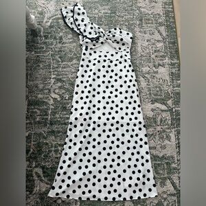 Black and White One-Shoulder Polka Dot Dress